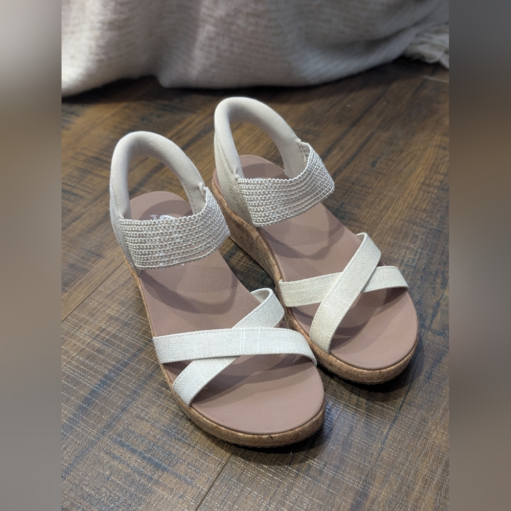 SKECHERS SLIPINS Beverlee Wedge Sandals